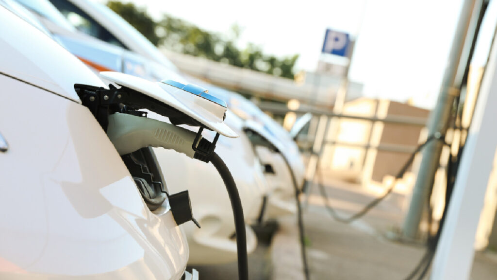 Gasoline Car Fuel Cost vs EV in the US (February 2026) What You Pay Per Mile